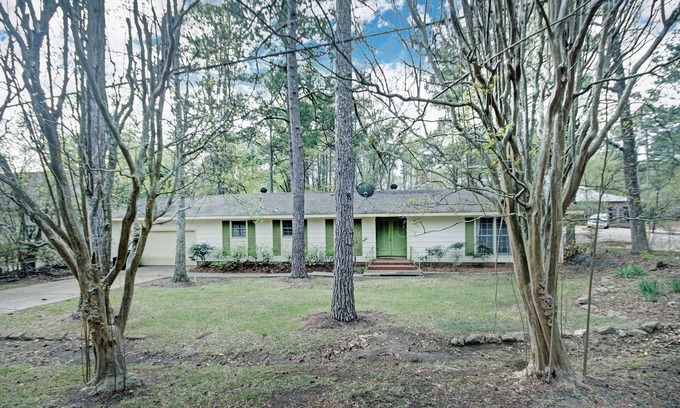 Jackson Casa | 4BR City Retreat w/ Fire Pit, BBQ & Free Parking