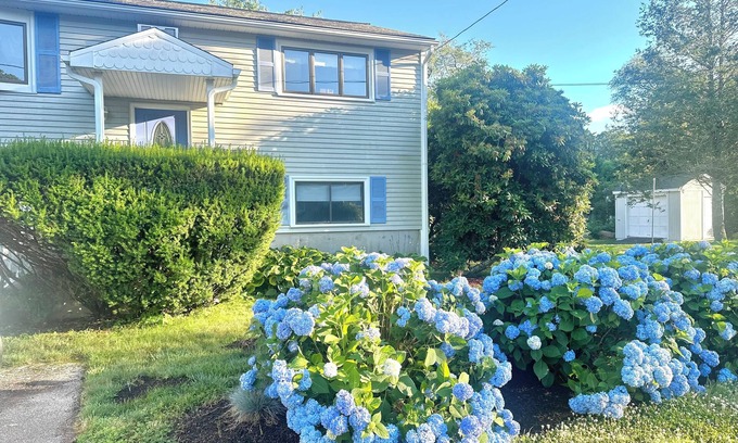 Charlestown Casa | 4BR Coastal Cottage con playa privada