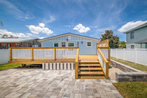Palm Coast Casa | 4br Coastal Cottage W Golf Cart, Kayaks, Pool