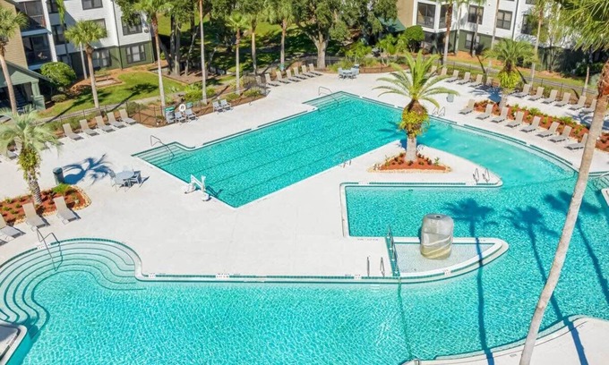 Bearss Plaza Apartamento | 4BR Condo with Pool and Gym, Long Term Stays Allowed