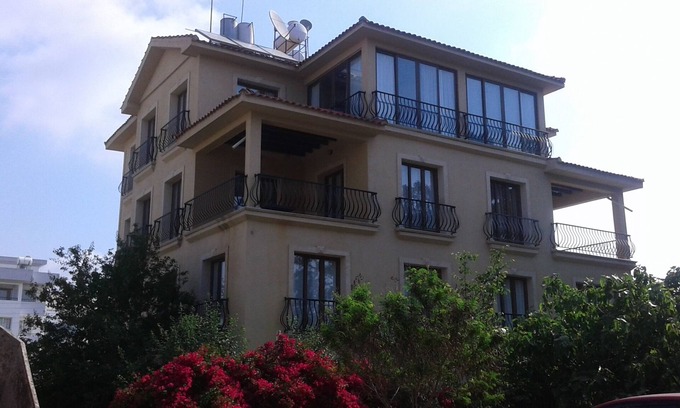 Yenisehir Apartamento | Piso dúplex 4BR @ Nicosia!