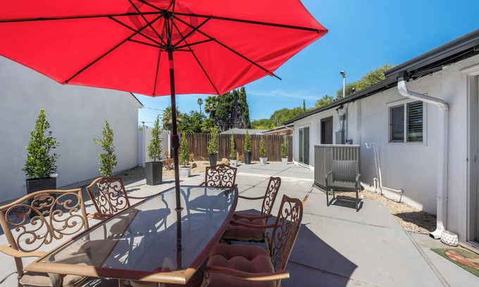 Thousand Oaks Casa | 4BR Escape - Mtn Views, Private BBQ