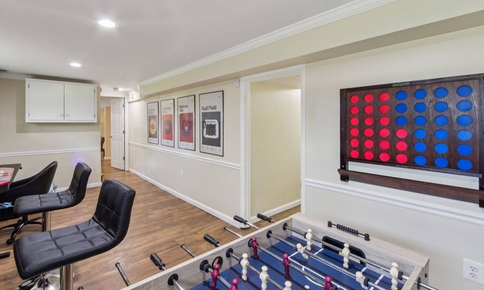 Seminary Hill Casa | 4BR Family Getaway w/ King Bed + 5 TVs, Mins to DC/OldTown,Gameroom,Pet Friendly