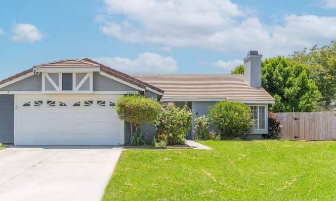 Riverside Casa | 4BR Family Home | Large Yard, Parking, Remodeled