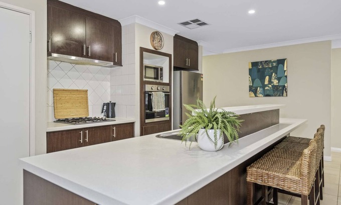 Halls Head Casa | 4BR Family Retreat with Outdoor Spa and Free WiFi