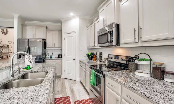 Wheatland Casa | 4BR Farmhouse For 12 N Po