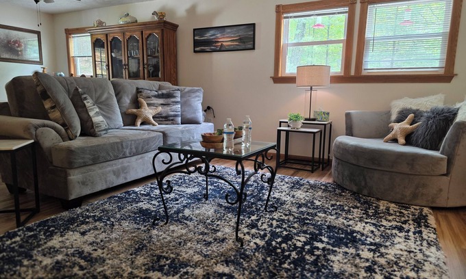 Mayfield Casa | 4BR Home, King Bed, Arcade, By Lake, 7mi to Airport