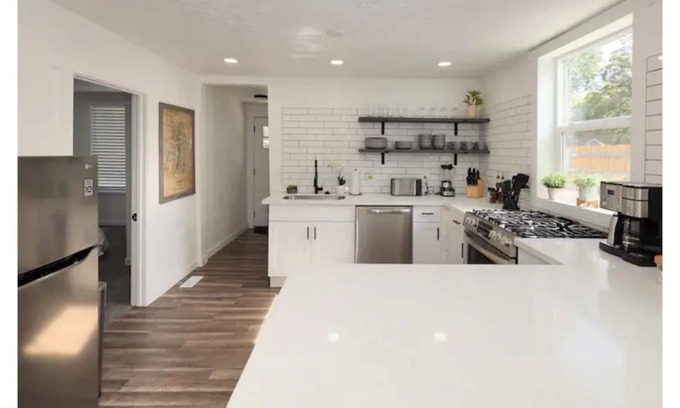 Ogden Casa | 4BR Home, 3min to dtwn, hiking, 30 min to MTNs/Ski