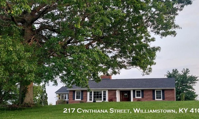 Williamstown Casa | 4BR Home - Pets Allowed by ARK Experience