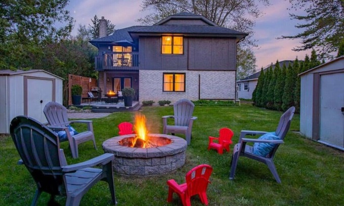 Alcona Casa | 4BR Home w/ Hot Tub, Firepit Near Innisfil Beach