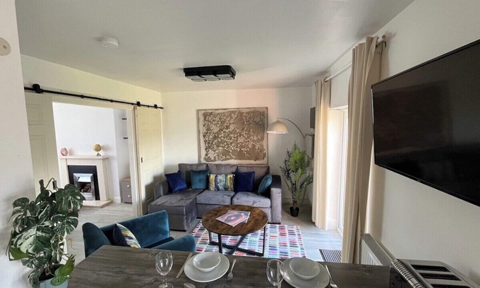 Binley Casa | 4BR House w/ Garden & Parking