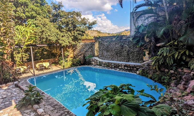 Copan Ruinas Casa | Amplia Casa de 4 habitaciones con Piscina, Area de BBQ y Terraza