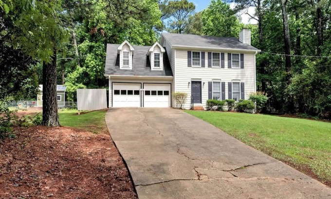 Lawrenceville Casa | 4BR house with Nature Views, and Firepit, Close to Trails