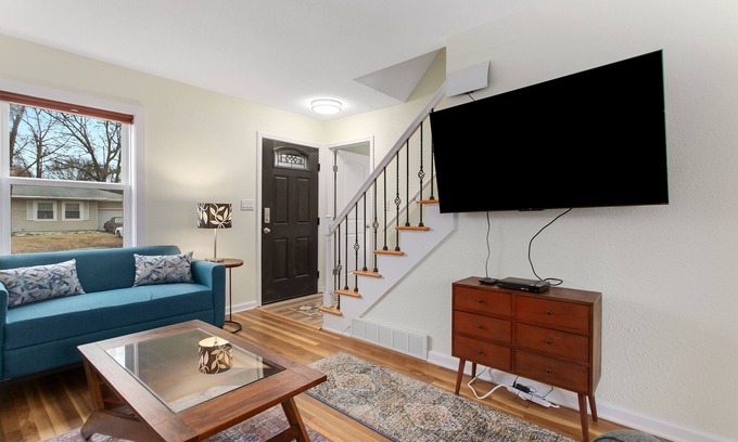South Kansas City Casa | 4BR in Lawndale with Hot Tub