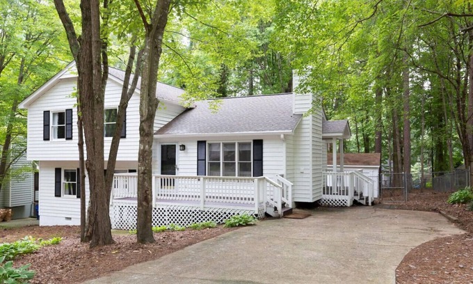 North Raleigh Casa | 4BR Kid Friendly Fenced in Yard Playset