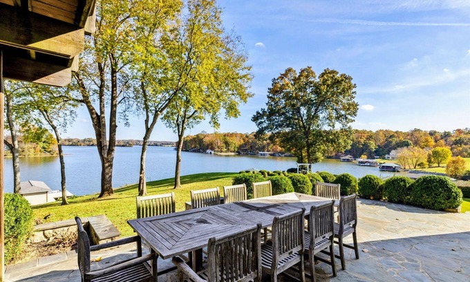 Livingston Casa | 4BR Lakefront Lake Anna - Views, Boat Dock, Games