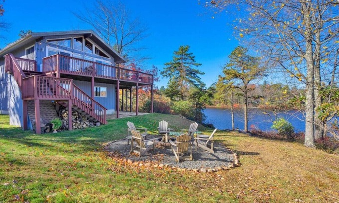 Long Pond Apartamento | Unique Lakeside Gem w/Epic Panoramic Views