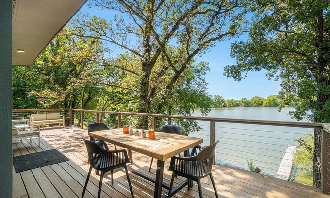 Jackson Casa | 4BR Lakeside Luxury | Hot Tub | Gameroom | Firepit