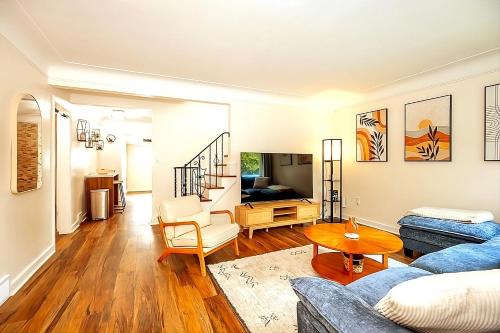 South Euclid Casa | 4BR Luxe Retreat AC,Hot Tub, deck, sunroom,Xbox