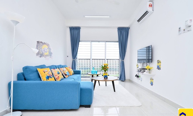 Bandar Saujana Putra Condominio | 4BR Minions Homestay-Free WiFi & Parking Near KLIA & MAHSA