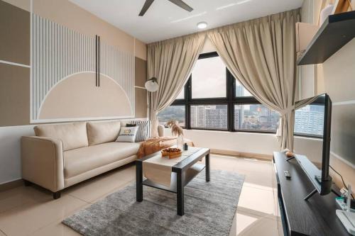Taman Pertama Apartamento | 4BR Modish Room MVertica Near MRT by RumaBnB