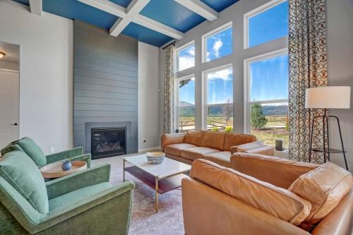 Monument Casa | 4BR Mountain views - Movie Theater - Pool Table