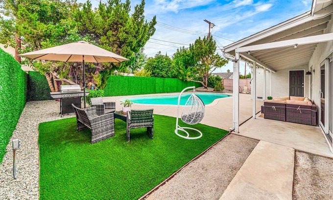 Winnetka Casa | 4BR Oasis House W/ Pool & 2 car garage