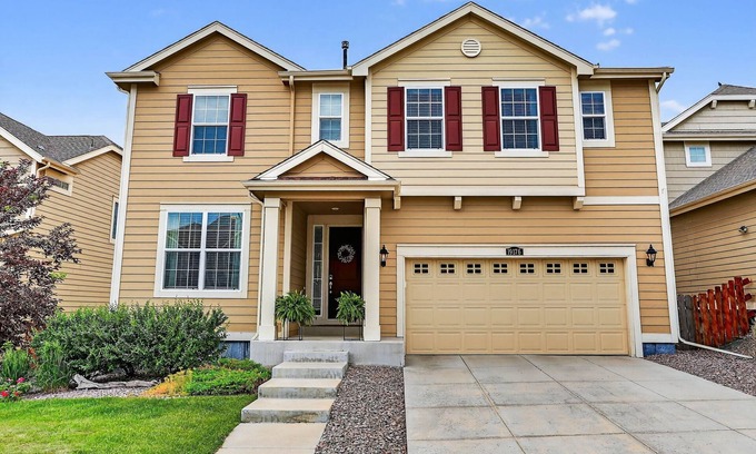 Arvada Casa | 4BR+ Office+Trails+Parks+Pool+ Tesla charger