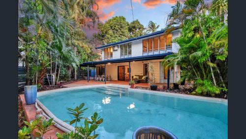 Fannie Bay Villa | 4BR Pet-friendly Pool Paradise