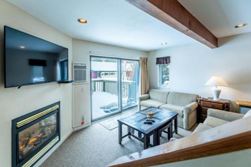 Jeffersonville Apartamento | 4BR Private Townhouse at Smugglers' Notch Resort condo