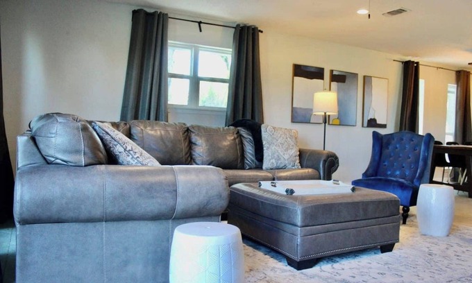 Myra Casa | 4BR Saint Jo Escape | Hot Tub, Firepit & Pool