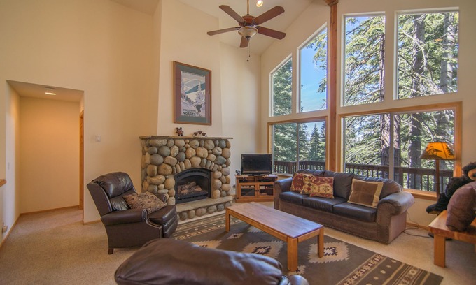 Truckee Casa | 4br Tahoe Donner Casa con jacuzzi
