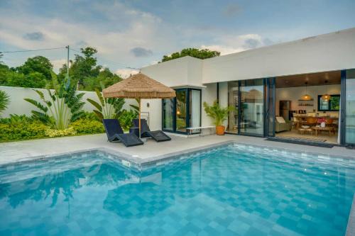 Calatagan Villa | 4BR Villa with Pool in Calatagan Batangas up to 16 Guests