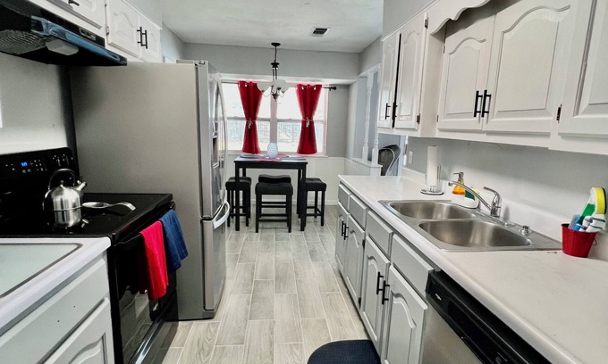 Universal City Casa | 4BR w/Pool Furnished Extended Stay near Randolph AFB Wi-Fi W/D