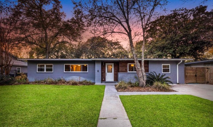 Fort Walton Beach Casa | 4BR w Private Pool & Fire Pit - 2 MI To Beach