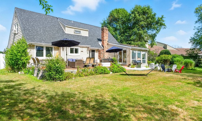 West Babylon Casa | 4BR Waterfront Ryder Cup Rental w/Hot Tub, Fishing