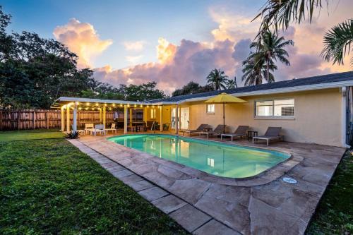 Palm Aire Village West Casa | 4BR with Private Pool and Game Room - Prime Location