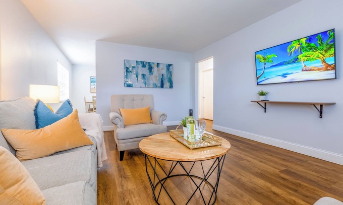 Palm Springs Apartamento | 4ppl, 9 minutes to airport , BBQ, Top Location