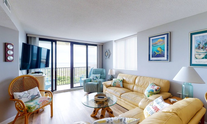 Atlantic Beach Condominio | 4th-Floor oceanfront condo with amazing view, WiFi & shared pools/hot tub/gym