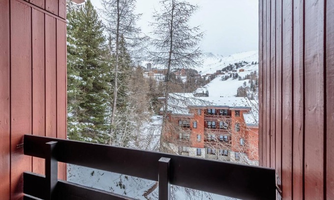 Plagne 1800 Apartamento | 50m de los comercios, 4.o piso, vista montaña, piscina, balcón, tv, local para esquís, 54m²