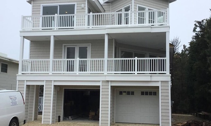 Harvey Cedars Casa | 4th from the OCEAN! SLEEPS 10!