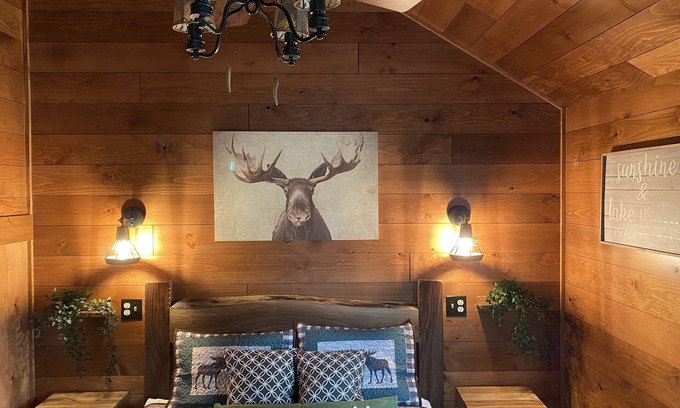 Old Forge Cabaña | "4th Lake" One Bedroom, Luxury Waterfront Cottage at The Lakes, Old Forge