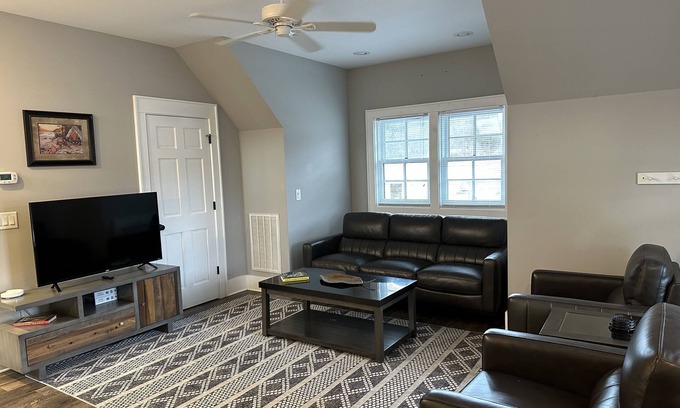 Highlands Apartamento | 4th Street Market - Walk to Town Apartment in Highlands NC