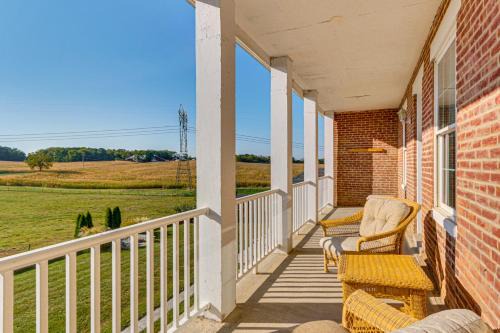 Boonsboro Casa | 5,000 Sq Ft Antebellum Farmhouse 3 Mi to Antietam!