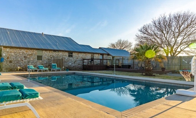 Hutto Otro | 5 AC | Sleeps 14 | Heated Pool