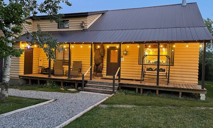 Swanlake Cabina | 5 acre Cabin with Pond & Stream!