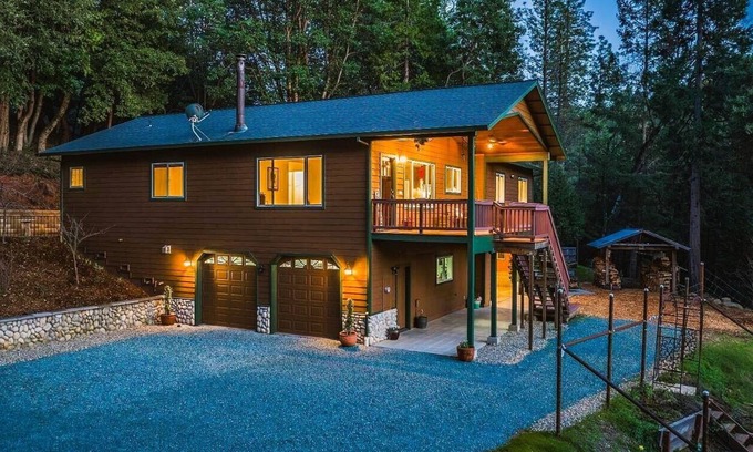 Glencoe Cabina | 5 Acre Family Retreat with Modern Comforts, Exploration & Endless Adventure