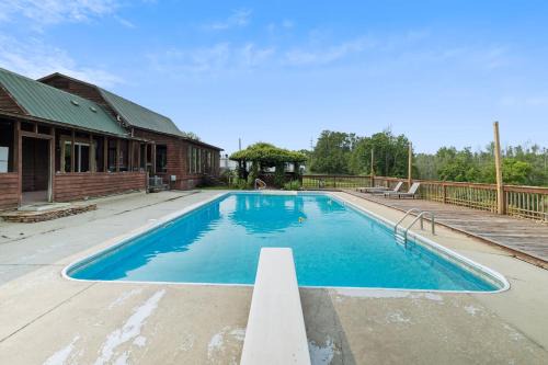 Gracewood Casa | 5-Acre Retreat Private Pool Outdoor Bar Fishing Pond & Game Room
