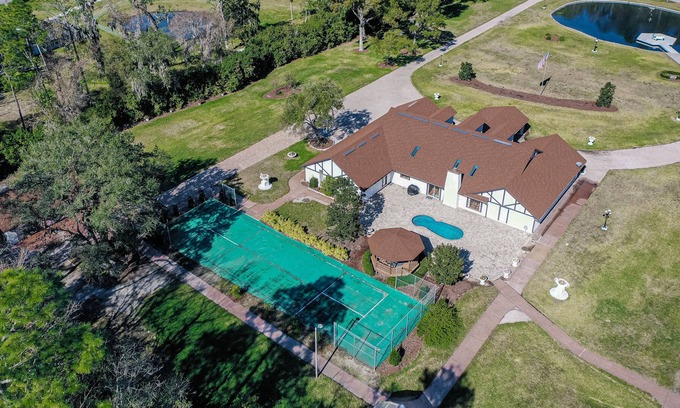 Southside Casa | 5 Acre Retreat with Game Room, Home Office, Private Pool/Hot Tub/Tennis, & WiFi