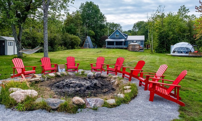 Scugog Cabaña | 5-Acre Waterfront Cottage w/sauna & Hot Tub at lake Scugog, 1 hour from Toronto